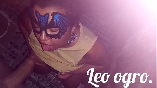 Gozando_na boca da casada Gabriella Devil_na casa abandonada