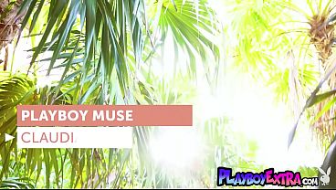 Nonton Big Tits Latin Hottie Posing Nude In The Water Outdoor thumbnail