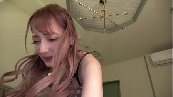 Play MP4 - 【『挿入れたくなっちゃったぁ？』おじさんを狂わす絶世美人キャバ嬢　第二部】お酒に●った超美麗No&period;1キャバ嬢をお家まで送ってそのままお邪魔SEXパイパン美マ&cir;コを弄ると潮がダダ洩れで床はビチャビチャ&lpar;汗&rpar;