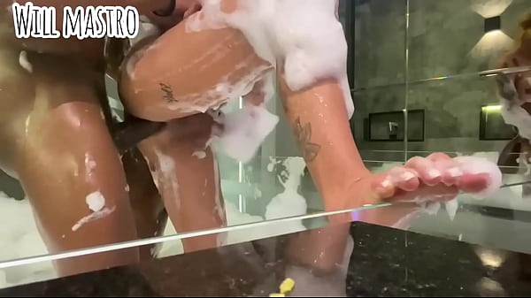 Comi esse cuzinho gostoso na banheira deixei bem arrombadinho 