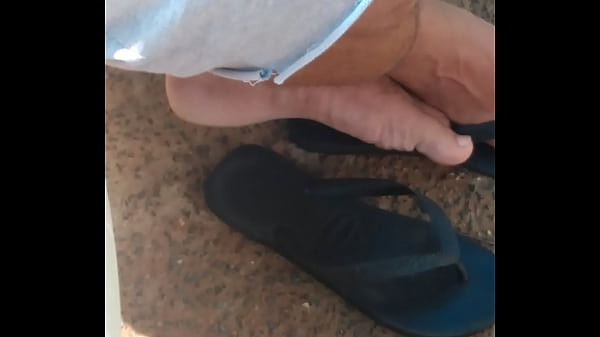 Bear flagra bulto homem lindo na fila esperando ser chamado... 