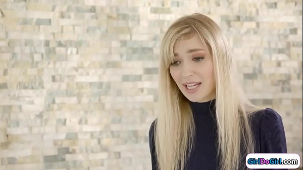 Play MP4 - Assistent facesitted by boss to keep job