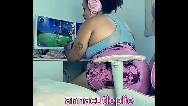 BBW Gamer Girl Farting for online friends
