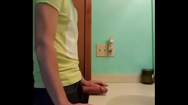 Novinho batendo punheta 