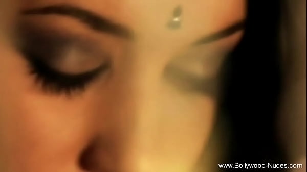 She Give Seductive Pose Just_To Show Her Sexy_Body