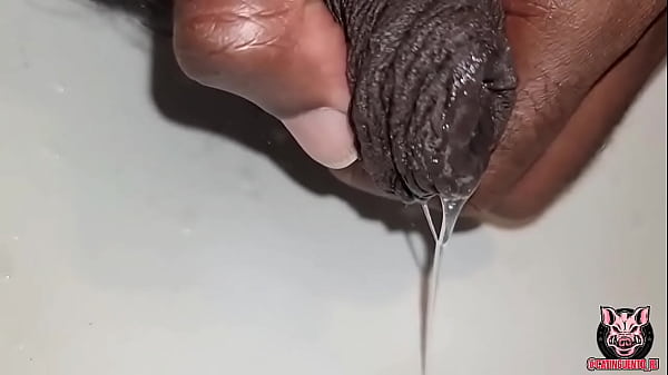 Pra quem tem sede de mijo #mijo #piss #fetiche #fetish #uncut 