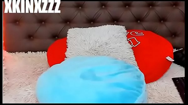 Blanquita puta enseñando las tetasen Chaturbate