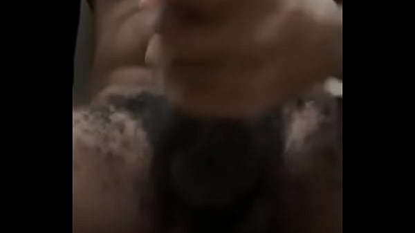 Adoro mexer no meu mamilo enquanto umazinha e voc&ecirc;s pra galera que curte matagal de macho preto