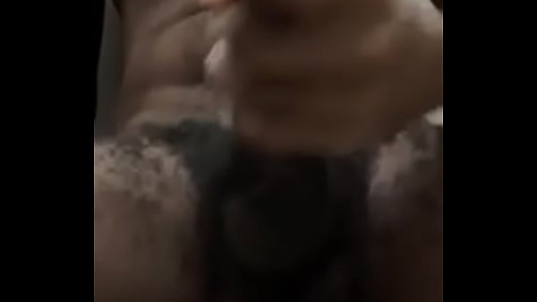 Adoro mexer no meu mamilo enquanto umazinha e voc&ecirc;s pra galera que curte matagal de macho preto 