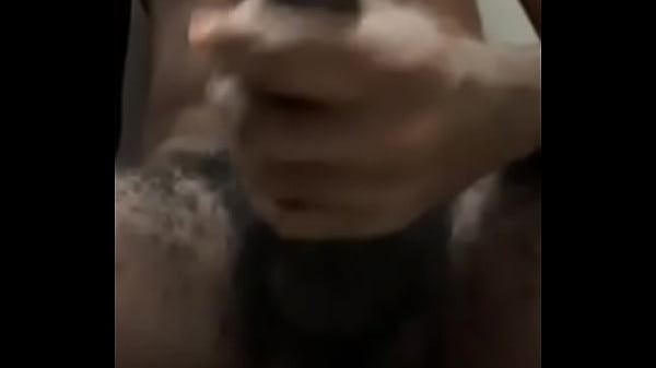 Adoro mexer no meu mamilo enquanto umazinha e voc&ecirc;s pra galera que curte matagal de macho preto