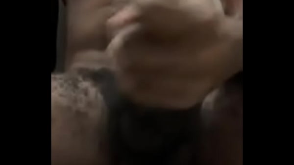 Adoro mexer no meu mamilo enquanto umazinha e voc&ecirc;s pra galera que curte matagal de macho preto