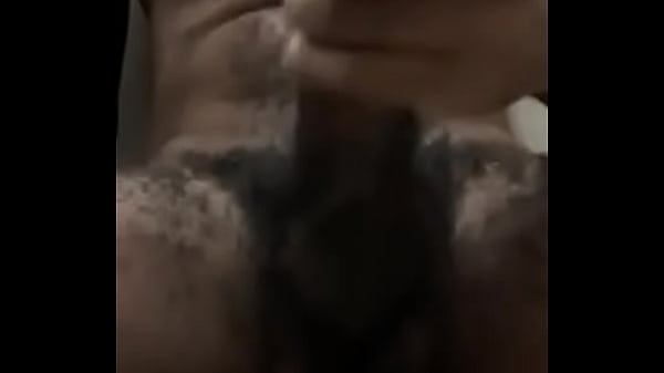 Adoro mexer no meu mamilo enquanto umazinha e voc&ecirc;s pra galera que curte matagal de macho preto 