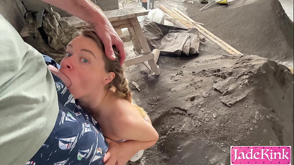 Round ass_slut fucked in_under construction site