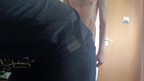 Vi O Magrinho Treinando No Parque E Paguei Pra Ele Fuder Meu Cuzinho thumbnail