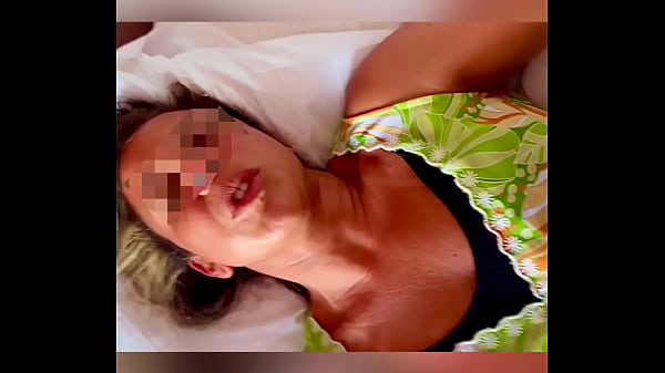 Play MP4 - Na viagem de Cruzeiro&comma; em alto mar&comma; Belinha deu muito pra tr&ecirc;s comedores