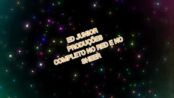 Ninfomaniaca vem curar seu problema sentado no divan do dotado completo no sheer e no red