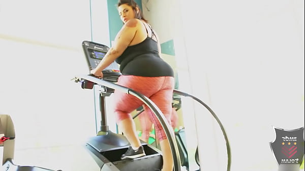 Chunky sofia rose gets dicked on the kitchen counter by rome major