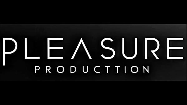 Nonton Smartphone Fode A Foda . Mulher Cai De Boca No Piroc&atilde;o E Acaba O Problema. thumbnail