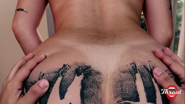 Gatinha Da Bunda Grande E Tatuada Fez Um Belo Boquete E Pediu Leite thumbnail