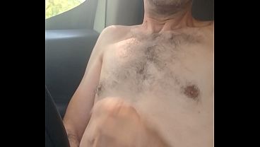 Te gusta ver como me hago una paja hablando sucio, fumando y corriendome duro? 