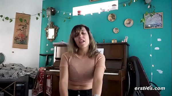 Play MP4 - Ada Masturbates and Toys Her Pussy to Orgasm