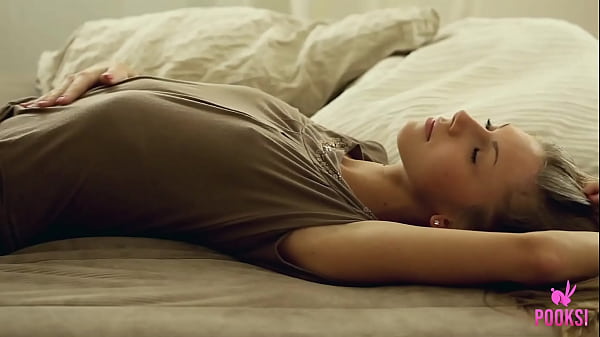 Play MP4 - It's Time To Watch Roxana Removing Her Dress Just For You&excl;