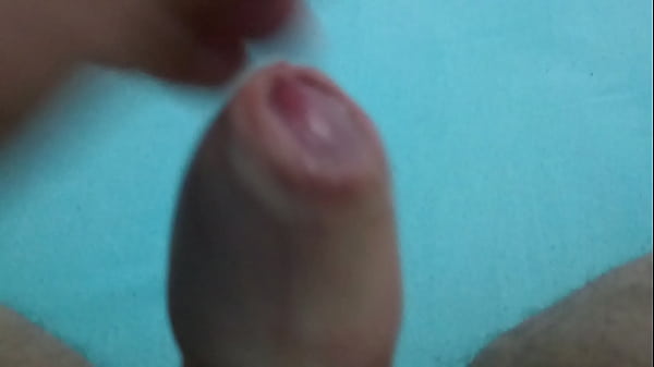 Mostrando e gozando mostrando s&oacute; a cabecinha pra voc&ecirc;s assistirem 