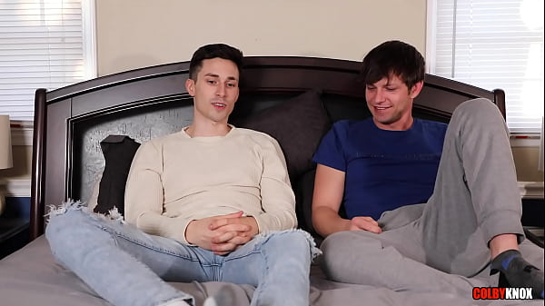 Kane Fox Dicks Down Mickey Knox Bareback thumbnail