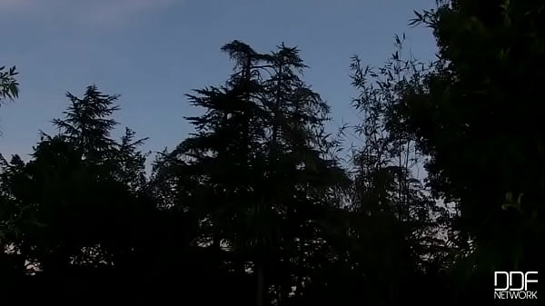 Nonton Poolside Satisfaction thumbnail