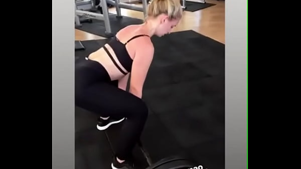 Loira capixaba na academia 