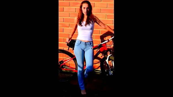 Play MP4 - Tight Jeans Cameltoe Girls &lpar; Pics &rpar;