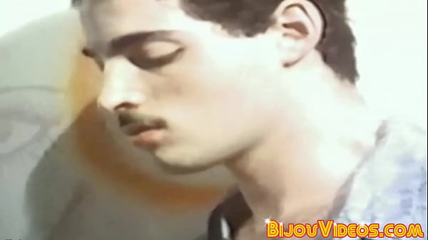 Play MP4 - Retro glory hole cock sucking activities with muscular gays