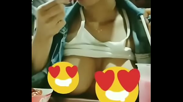 SiskaeeeFlashingBoobs 