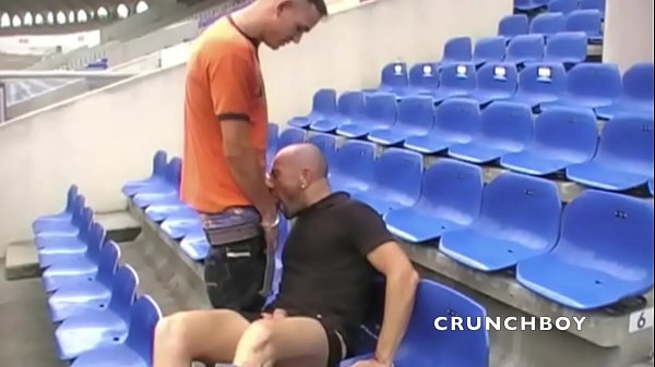 Il Se Fait Baiser Dans Un Stage De Football En Public thumbnail