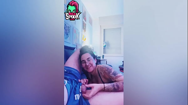 Fiz O Meu Amigo Gozar Enquanto Jogava V&iacute;deo Game thumbnail