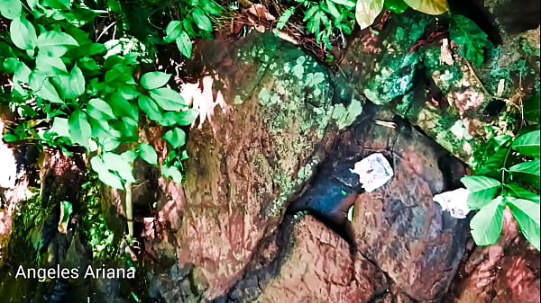 Sexo al aire libre.Historia real!.Sexo arriesgado.Haciendo trekking en Salto Mariposa, Pto.Iguaz&uacute; Misiones, me encuentro con un misionero.Le ped&iacute; un favor anal. 