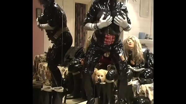 Roxina2007RubberQueen020307XL.WMV