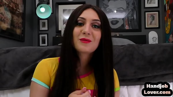 Thick tugjob beauty vibrating cunt before jerking 