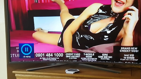 Nonton Beautiful Babe Darelle Flexes Biceps thumbnail