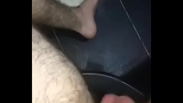 Chico jugando con su verga 