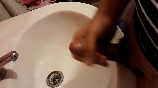 Play MP4 - Paja en el ba&ntilde;o