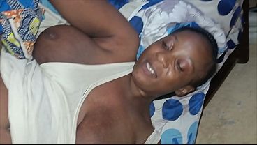Ce qui s&rsquo_est pass&eacute_ apr&egrave_s minuit est incroyable...Black sexy au gros seins, gros l&egrave_vre pour bien suce
