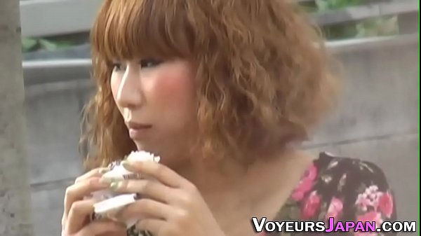 Japanese_teen rubs pussy