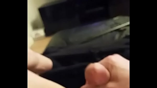 A quick cumshot from a Bisexual guy 