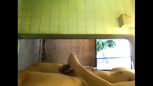 Play MP4 - public toilet jerk-off