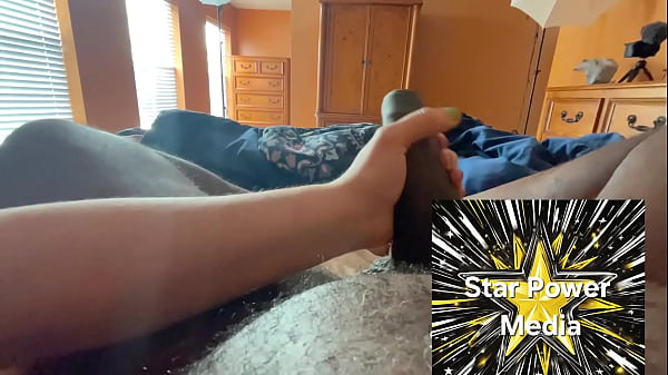 Nonton Max Gives Vicki His Morning Wood thumbnail