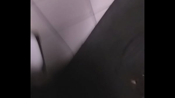 Batendo uma no banheir&atilde_o