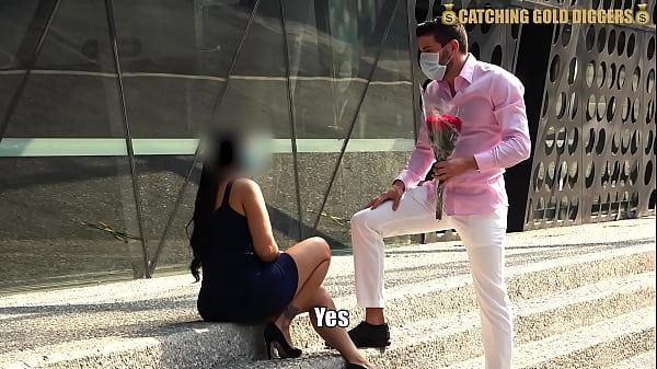 Play MP4 - Mexican Big Booty Gold Digger Gets Fucked For Valentines Day