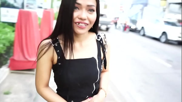 Cute and tattooed babewith shaved pussy and braces gets fucked