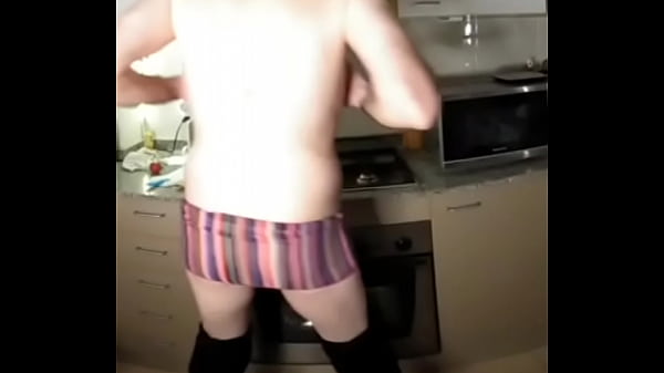 Play MP4 - Kitchen striptease